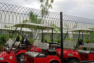 Reja DEACERO Milan instalada en perímetro residencial